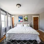 Luxury 8 Bedroom 4 Ba - Just 1 Block From The Beach!