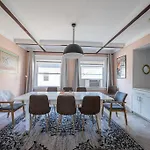 Luxury 8 Bedroom 4 Ba - Just 1 Block From The Beach!