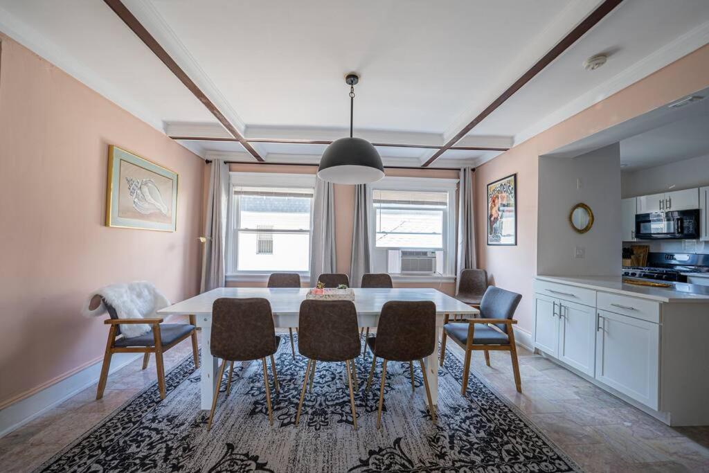 Holiday home Luxury 8 Bedroom 4 Ba - Just 1 Block From The Beach!