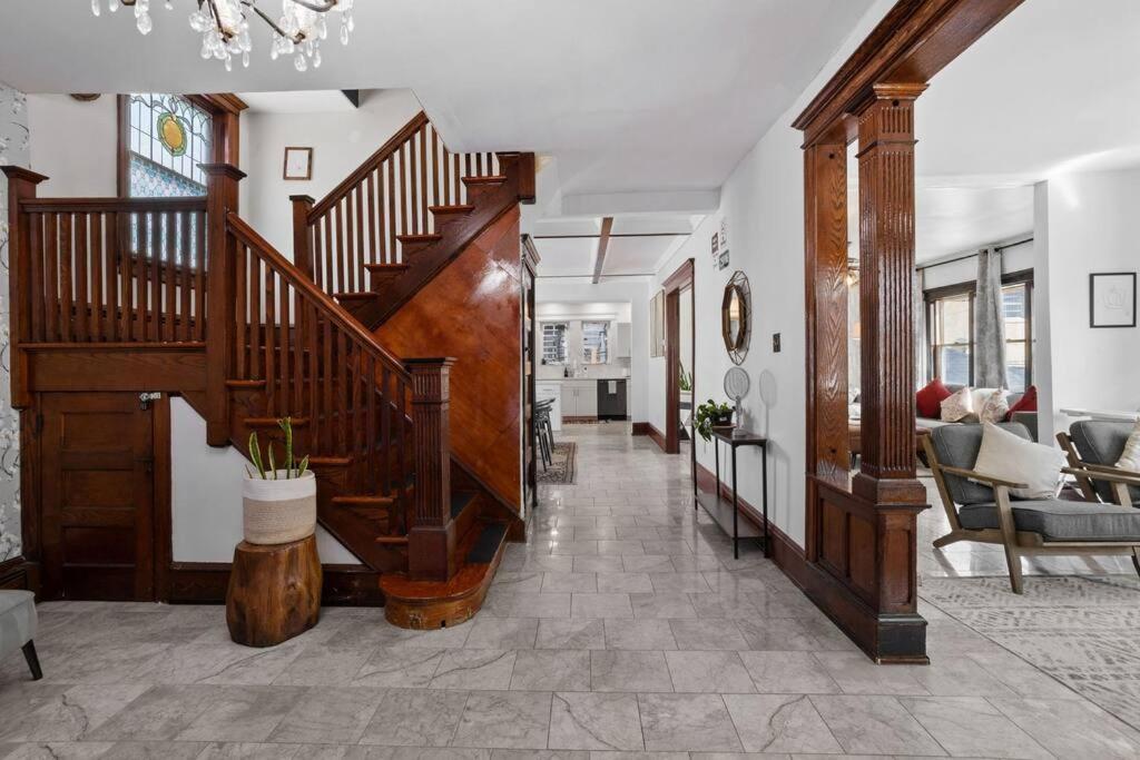 Luxury 8 Bedroom 4 Ba - Just 1 Block From The Beach! Holiday home *