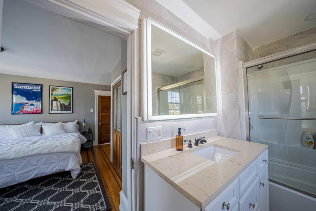Holiday home Luxury 8 Bedroom 4 Ba - Just 1 Block From The Beach! Atlantic City