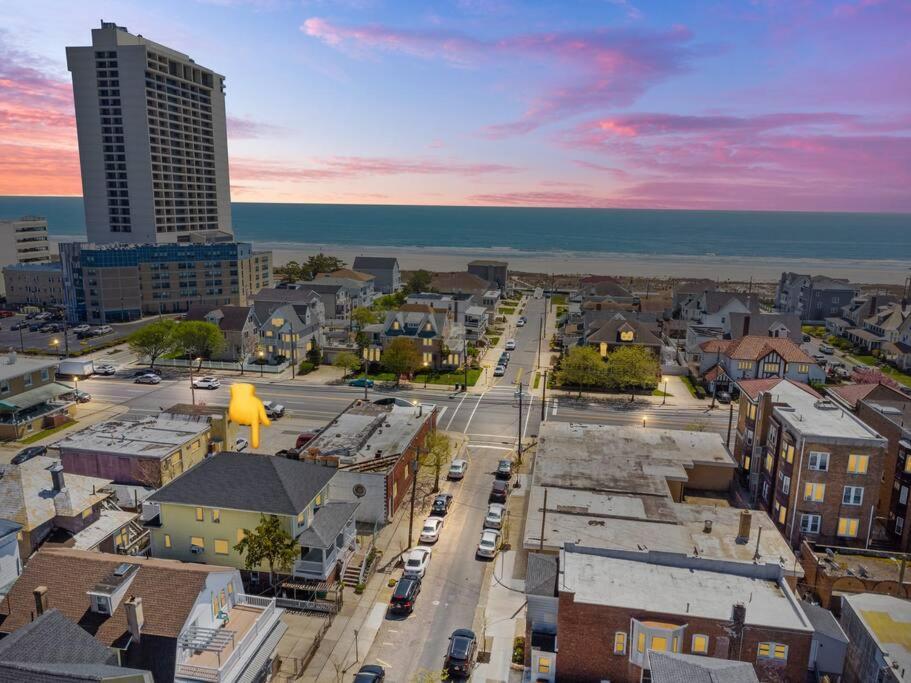 Luxury 8 Bedroom 4 Ba - Just 1 Block From The Beach! *