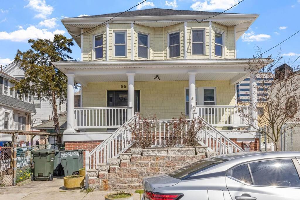 Luxury 8 Bedroom 4 Ba - Just 1 Block From The Beach! Holiday home *